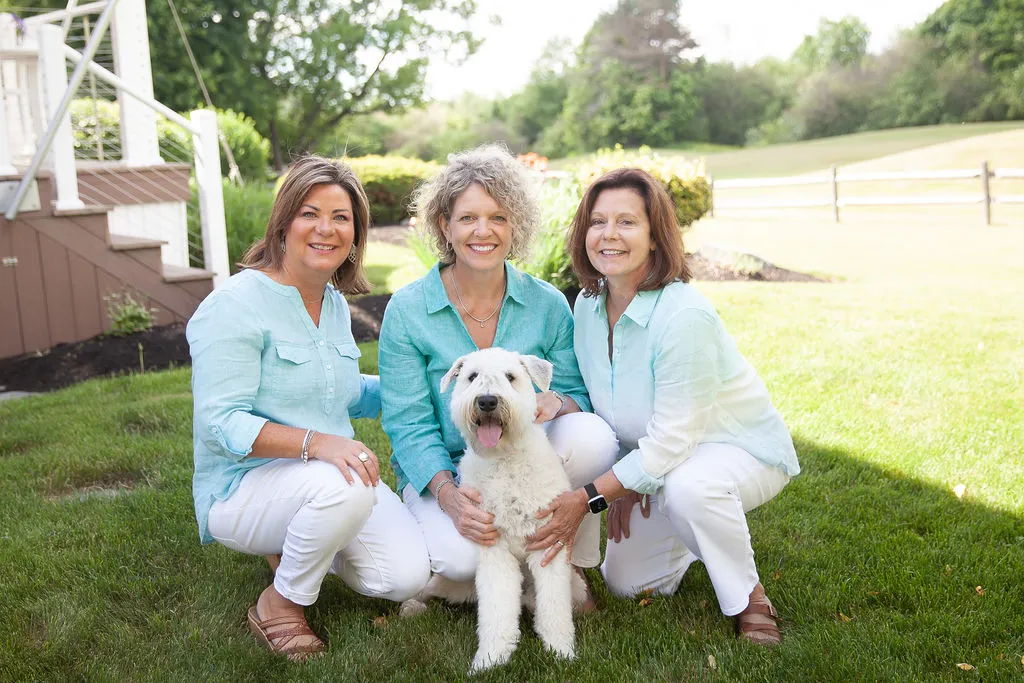 Image of the Rhonda Ralph Team, Robin, Rhonda, Emy, and Blu